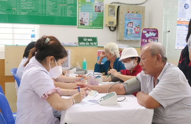 Tuổi thọ trung bình của người Việt hơn 73 tuổi nhưng kèm nhiều bệnh