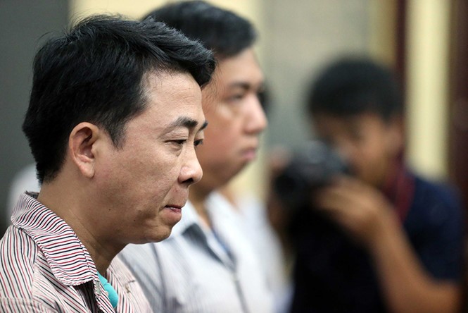 Bị cáo Nguyễn Minh Hùng nghe tuyên án sáng 30.10
