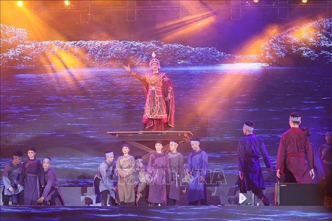 Tiết mục ca cảnh Hồ hướng Tây Sơn khởi tại chương trình sân khấu hóa kỷ niệm 231 năm chiến thắng Đống Đa lịch sử (1789 - 2020), tối ngày 29/1/2020. Ảnh: Thanh Vũ/TTXVN