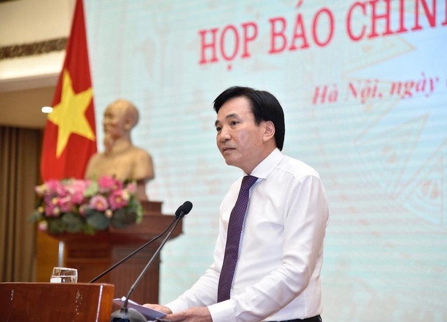 Bộ trưởng, Chủ nhiệm Văn phòng Chính phủ, Người phát ngôn của Chính phủ Trần Văn Sơn phát biểu tại họp báo.