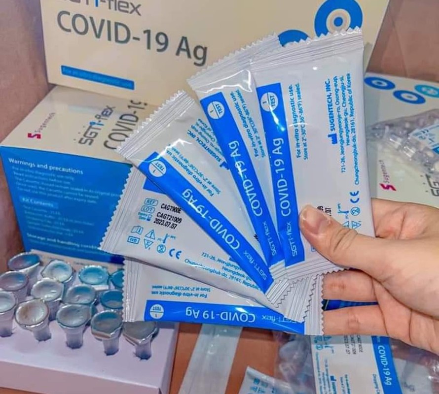 Bộ Y tế khuyến cáo người dân không nên mua dụng cụ và tự thực hiện xét nghiệm nhanh COVID-19 bởi có một số loại trôi nổi, không đảm bảo chất lượng chính xác.