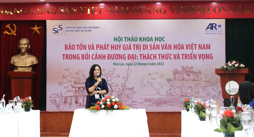 Hội thảo “Bảo tồn và phát huy giá trị di sản văn hóa Việt Nam trong bối cảnh đương đại: thách thức và triển vọng”. Ảnh: VNU-SIS.