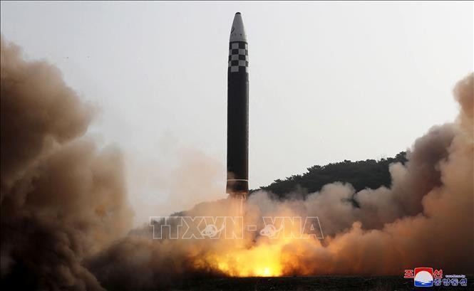 Vụ phóng tên lửa đạn đạo liên lục địa tại địa điểm không xác định ở Triều Tiên ngày 24/3/2022. Ảnh tư liệu: TTXVN