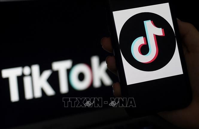 Biểu tượng của ứng dụng chia sẻ video Tik Tok trên màn hình điện thoại thông minh. Ảnh: AFP/TTXVN 