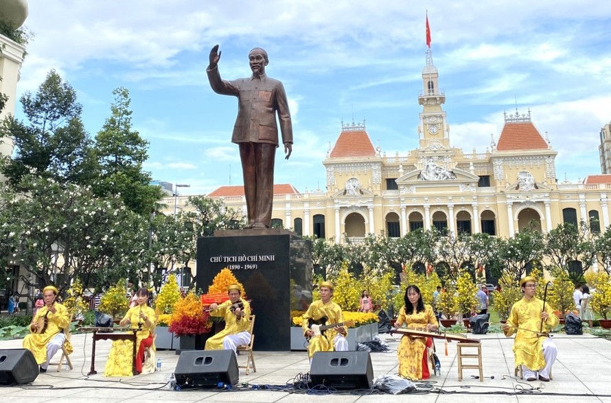 Việc biểu diễn đờn ca tài tử tại khu vực trung tâm TP Hồ Chí Minh sẽ giúp thu hút du khách và bảo tồn môn nghệ thuật này.