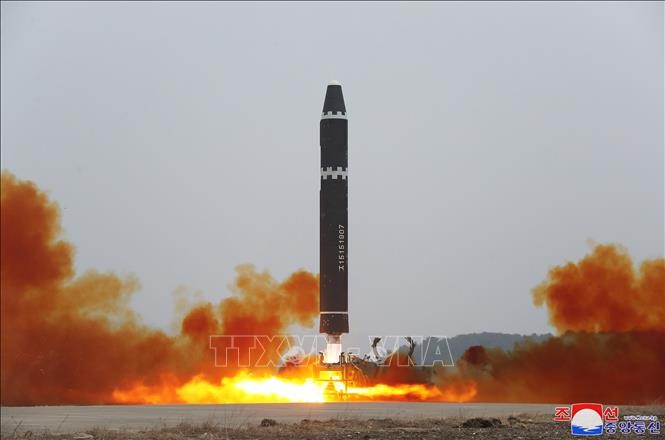 Tên lửa đạn đạo liên lục địa của Triều Tiên được phóng thử tại sân bay quốc tế Bình Nhưỡng ngày 18/2/2023. ẢNh: KCNA