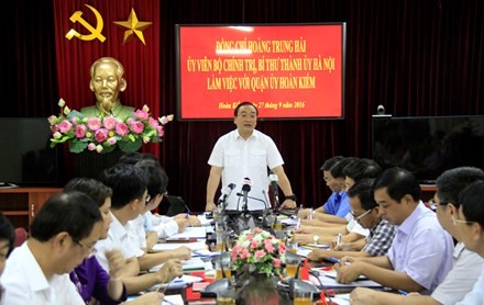 Bí thư Thành ủy Hà Nội Hoàng Trung Hải phát biểu tại buổi làm việc. Ảnh: Trường Phong