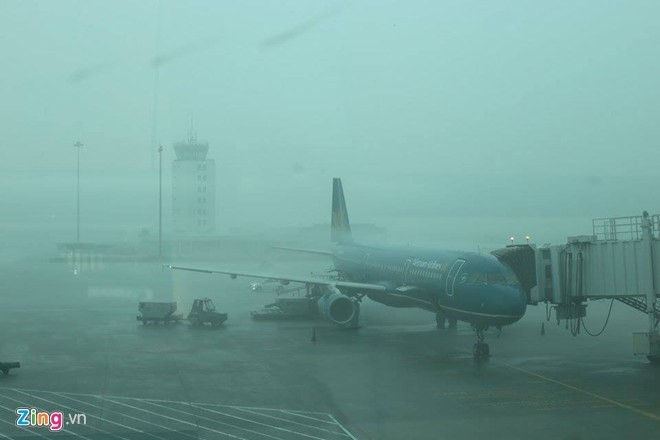 Sân bay Tân Sơn Nhất ngập nặng, hàng loạt chuyến bay không thể hạ cánh 