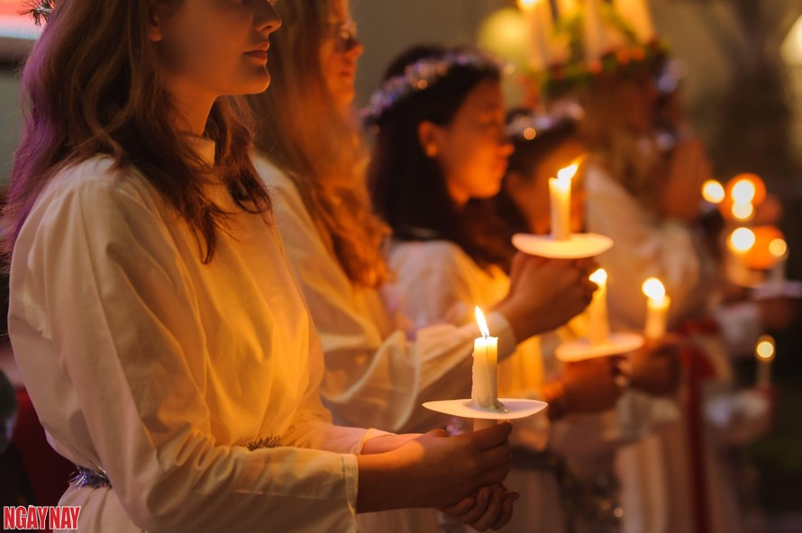 Những ngọn nến lung linh trong Lễ kính Thánh Lucia 