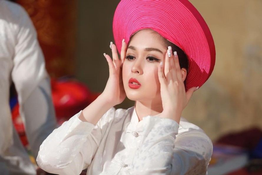 Dân mạng phát cuồng vì MC Hà Nội xinh nhất 'Vịnh Bắc Bộ'