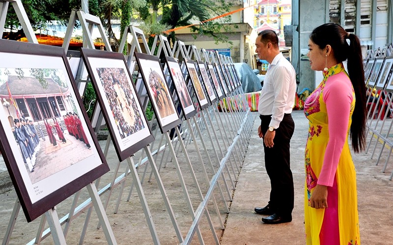 Các bức ảnh được trưng bày tại triển lãm - Ảnh: Báo Nhân dân