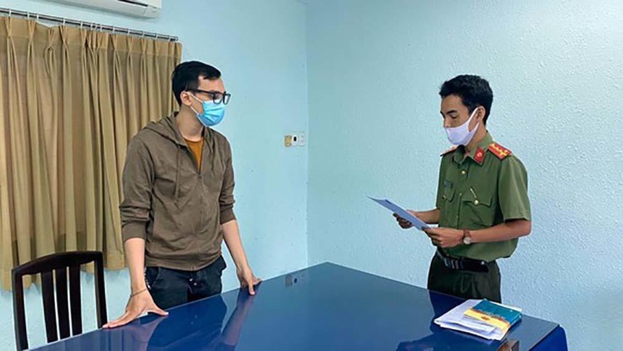 Cơ quan An ninh điều tra xác định, nam tiếp viên Vietnam Airlines vi phạm nghiêm trọng các quy định về cách ly, làm lây lan dịch Covid-19 - Ảnh: VietNamNet