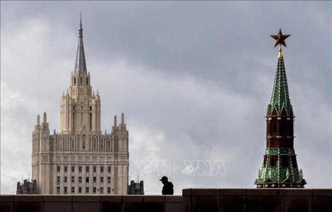 Trụ sở Bộ Ngoại giao Nga (trái) ở Moskva. Ảnh: AFP/TTXVN