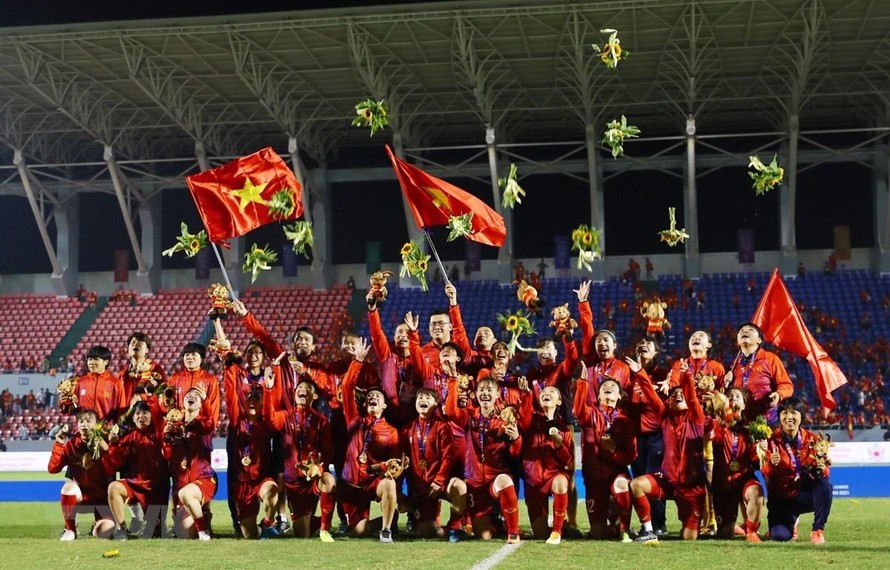 Việt Nam giành huy chương Vàng môn bóng đá nữ SEA Games 31. (Ảnh: Hoàng Linh/TTXVN)