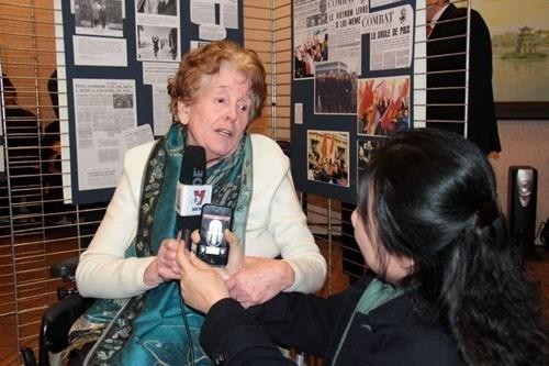 Bà Raymonde Dien trả lời phỏng vấn phóng viên TTXVN năm 2013. (Ảnh: TTXVN)