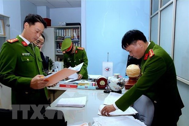 Công an Thành phố Hồ Chí Minh chủ trì phối hợp với Công an Hà Nội, các đơn vị nghiệp vụ Bộ Công an đã khám xét Phòng kiểm định xe cơ giới-Cục Đăng kiểm Việt Nam. (Ảnh: TTXVN phát)