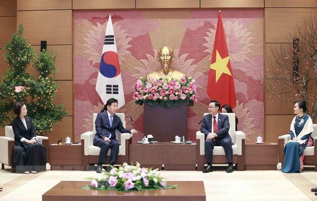 Chủ tịch Quốc hội Vương Đình Huệ và phu nhân tiếp Chủ tịch Quốc hội Hàn Quốc Kim Jin-pyo và phu nhân. (Ảnh: Doãn Tấn/TTXVN)