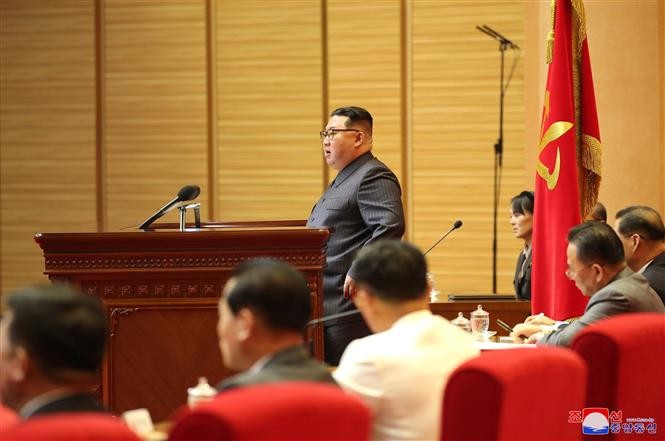 Nhà lãnh đạo Triều Tiên Kim Jong-un phát biểu tại một hội nghị toàn quốc ngày 11/8/2022. Ảnh: KCNA/TTXVN