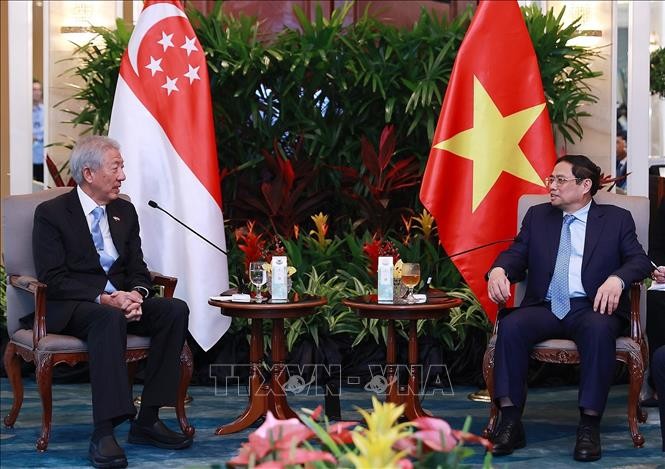 Thủ tướng Phạm Minh Chính tiếp ông Tiêu Chí Hiền, Bộ trưởng cao cấp Singapore phụ trách điều phối về An ninh và phụ trách điều phối về quan hệ với Việt Nam. Ảnh: Dương Giang/TTXVN