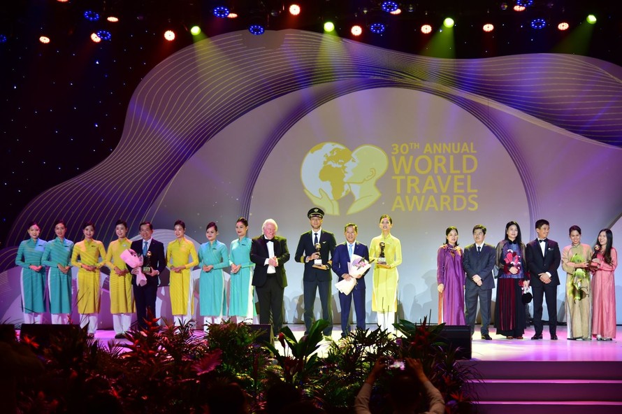 Các doanh nghiệp du lịch Việt Nam tiếp tục đón nhận nhiều giải thưởng tại lễ trao giải tối 6/9.