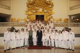Phó Thủ tướng thường trực gặp mặt Đoàn đại biểu Ban Liên lạc cán bộ Công an chi viện chiến trường miền Nam. Ảnh: VGP/Lê Sơn