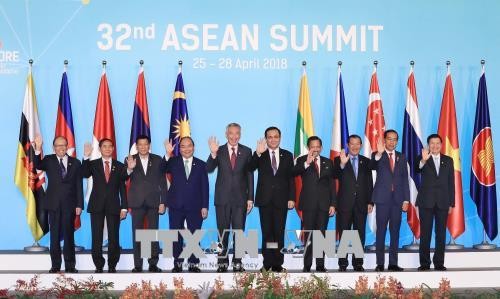 Sáng 28/4/2018, tại Singapore, Thủ tướng Nguyễn Xuân Phúc dự Phiên khai mạc Hội nghị Cấp cao ASEAN lần thứ 32. Ảnh: Thống Nhất/TTXVN