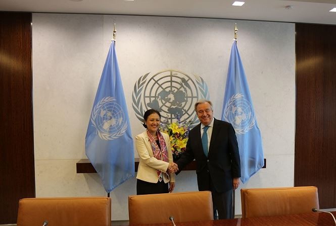 Đại sứ Nguyễn Phương Nga (trái) chào từ biệt Tổng Thư ký Liên Hợp Quốc Antonio Guterres .