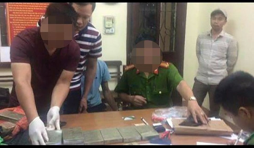 Tang vật 10 bánh heroin vừa bị công an Lạng Sơn bắt giữ *ảnh: Duy Chiến