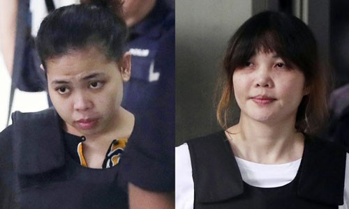 Đoàn Thị Hương (phải) và Siti Aisyah, hai bị cáo trong vụ sát hại người bị nghi là Kim Jong-nam ở Malaysia hồi tháng 2/2017. Ảnh: AP.