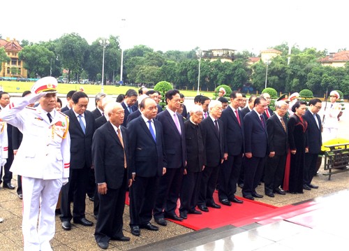 Các đồng chí lãnh đạo Đảng, Nhà nước viếng Chủ tịch Hồ Chí Minh - Ảnh: VGP/Nguyễn Hoàng
