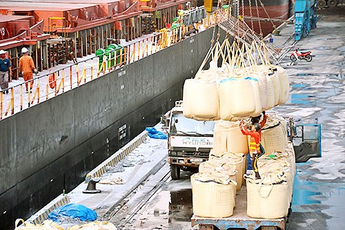 Xuất, nhập khẩu hàng hóa qua cảng Gò Dầu. Ảnh: Báo Đồng Nai