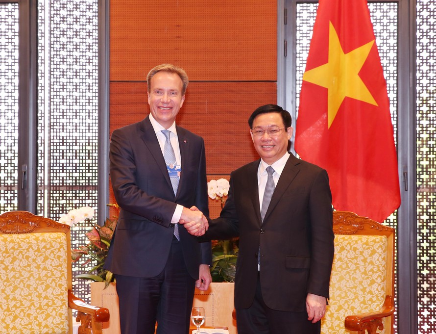 Phó Thủ tướng Vương Đình Huệ tiếp Chủ tịch điều hành WEF Borge Brende. Ảnh: VGP/Thành Chung