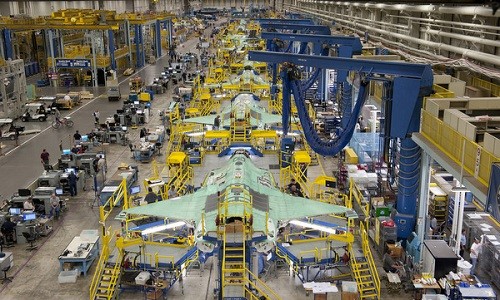 Dây chuyền chế tạo tiêm kích tàng hình F-35 của Mỹ. Ảnh: Reuters.