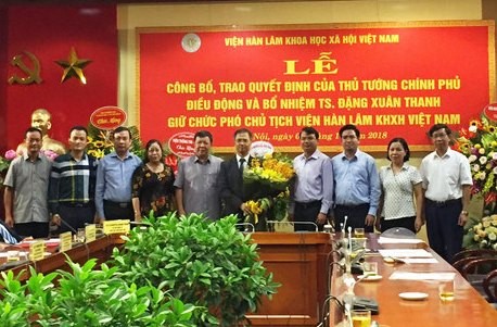 Lãnh đạo tỉnh Lào Cai chúc mừng đồng chí Đặng Xuân Thanh.