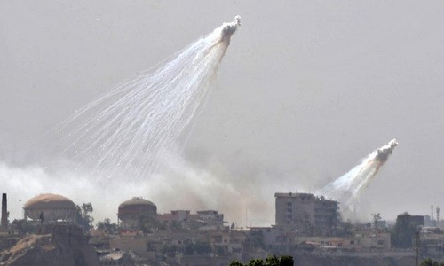 Bom phốt pho trắng được liên quân Mỹ dùng tại Iraq hồi năm 2017. Ảnh: AFP.