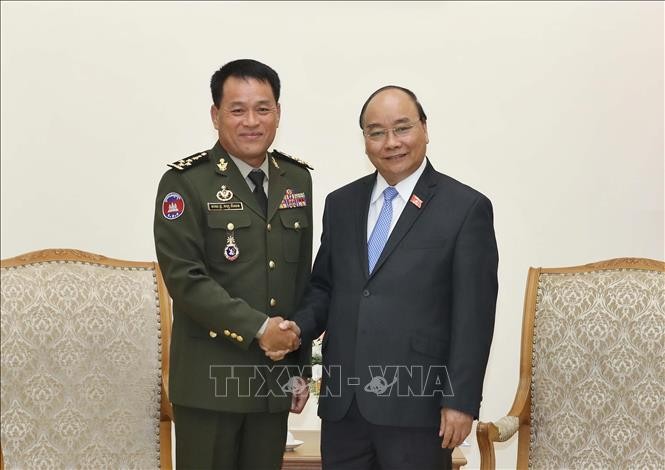 Thủ tướng Nguyễn Xuân Phúc tiếp Đại tướng Vong Pisen, Tổng Tư lệnh Quân đội Hoàng gia Campuchia. Ảnh: Thống Nhất/TTXVN