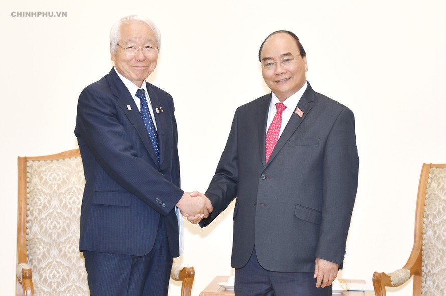 Thủ tướng Nguyễn Xuân Phúc và Thống đốc tỉnh Hyogo Toshizo Ido. Ảnh: VGP/Quang Hiếu