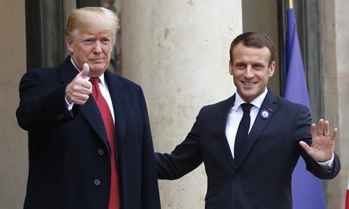 Tổng thống Pháp Emmanuel Macron và Tổng thống Mỹ Donald Trump tại Điện Elysee ở Paris ngày 10/11. Ảnh: AP.