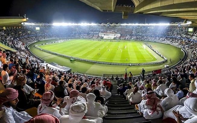 Sân Zayed Sports chuẩn bị và diễn tập cho lễ khai mạc đêm nay.