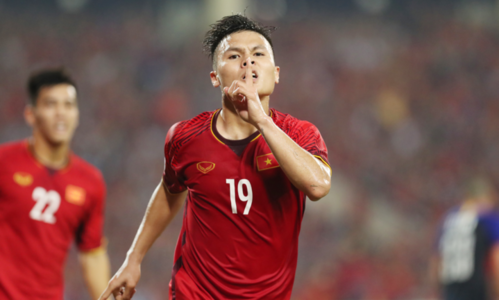 Nguyễn Quang Hải mừng bàn thắng vào lưới Philippines ở trận bán kết lượt về AFF Cup 2018. Ảnh: Đức Đồng