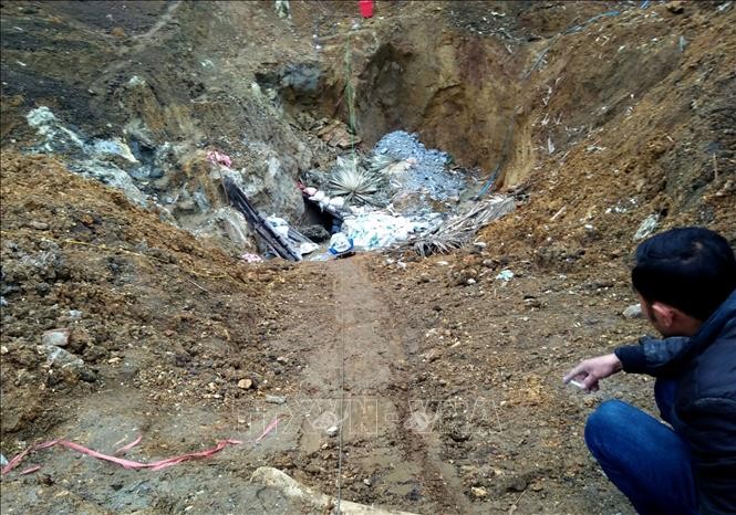 Khu vực khai thác quặng trái phép ở thôn Tân Tiến nơi phóng viên tác nghiệp bị hành hung. Ảnh: TTXVN phát