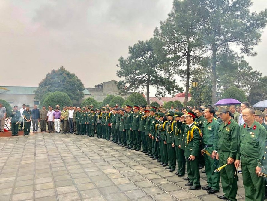 Lễ tưởng niệm ở nghĩa trang Thành phố Lạng Sơn.