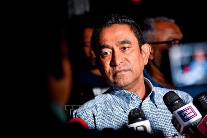Cựu Tổng thống Maldives Abdulla Yameen trong cuộc họp báo bên ngoài cơ quan cảnh sát ở Male ngày 8/1/2019. Ảnh: AFP/TTXVN