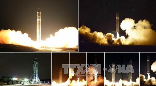 Vụ thử tên lửa đạn đạo liên lục địa Hwasong-15 của Triều Tiên năm 2017. Ảnh: YONHAP/TTXVN
