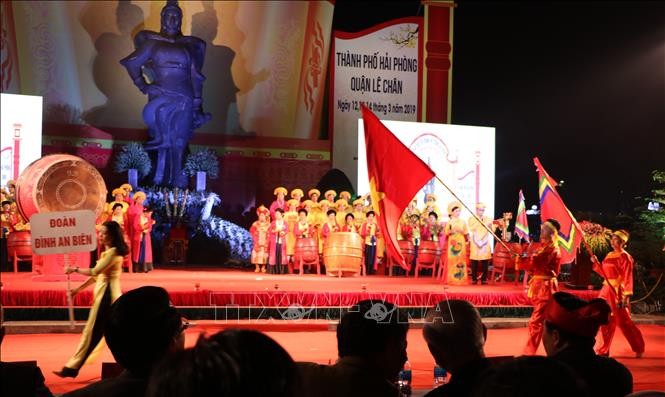 Đoàn rước tham gia Lễ hội truyền thống Nữ tướng Lê Chân năm 2019.