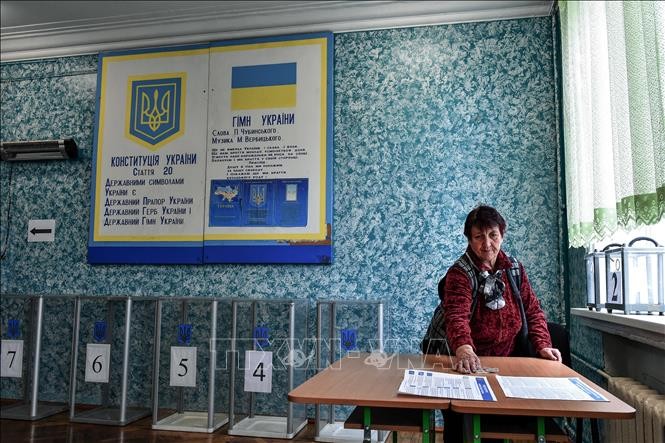Một địa điểm bỏ phiếu ở thủ đô Kiev. Ảnh: AFP/TTXVN