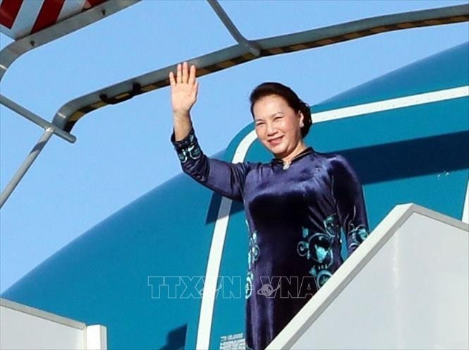 Lễ đón Chủ tịch Quốc hội Nguyễn Thị Kim Ngân tại sân bay Orly. Ảnh: Trọng Đức/TTXVN