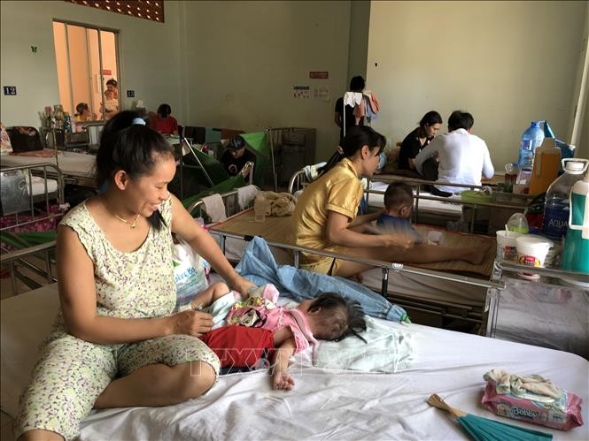 Bệnh nhi mắc bệnh sởi điều trị tại Bệnh viện Nhi Đồng 2 Thành phố Hồ Chí Minh. Ảnh: TTXVN