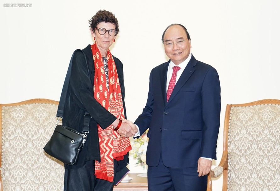 Thủ tướng Nguyễn Xuân Phúc tiếp Đại sứ Vương quốc Na Uy tại Việt Nam, bà Grete Lochen. Ảnh: VGP/Quang Hiếu
