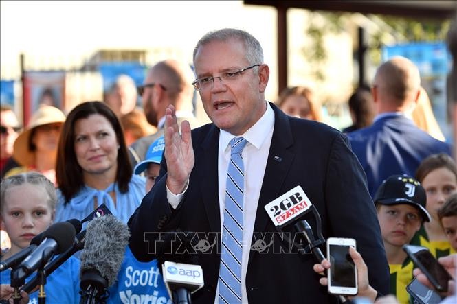 Thủ tướng Australia Scott Morrison trả lời phỏng vấn bên ngoài một địa điểm bầu cử ở Sydney ngày 18/5. Ảnh: AFP/TTXVN
